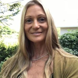 Billie Groom is an expert in Canine Cognitive Behavioral Therapy, social entrepreneur, speaker, award winning author, podcast host, and animal welfare activist.